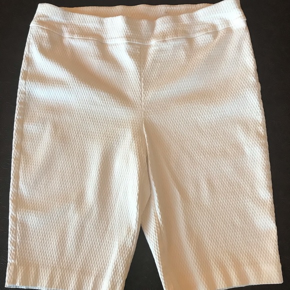 Chico’s White Bermuda Shorts - Picture 1 of 4